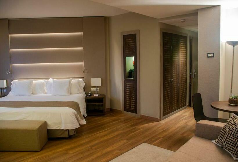 سوییت جونیور, America Barcelona