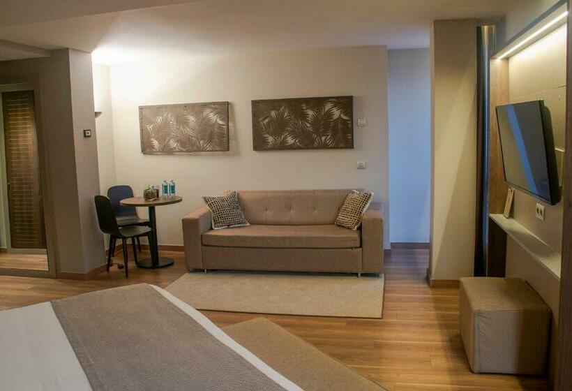 سوییت جونیور, America Barcelona