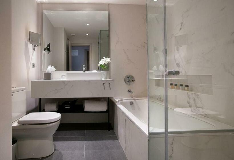 سوییت جونیور, America Barcelona