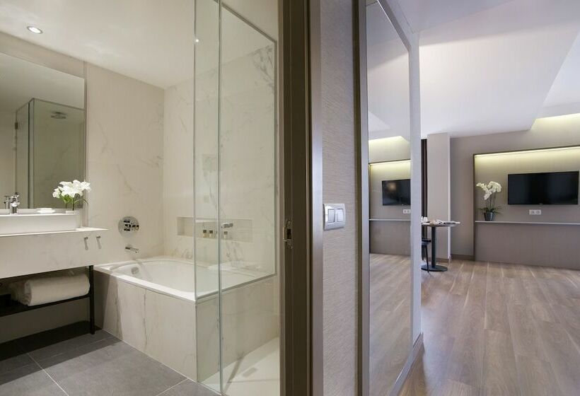 سوییت جونیور, America Barcelona