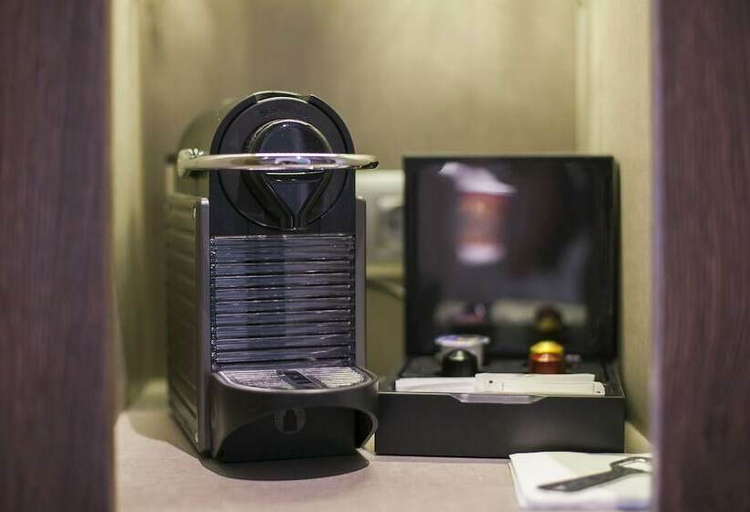 سوییت جونیور, America Barcelona