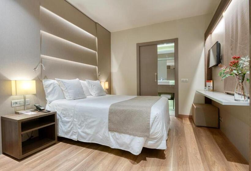 اتاق عادی, America Barcelona