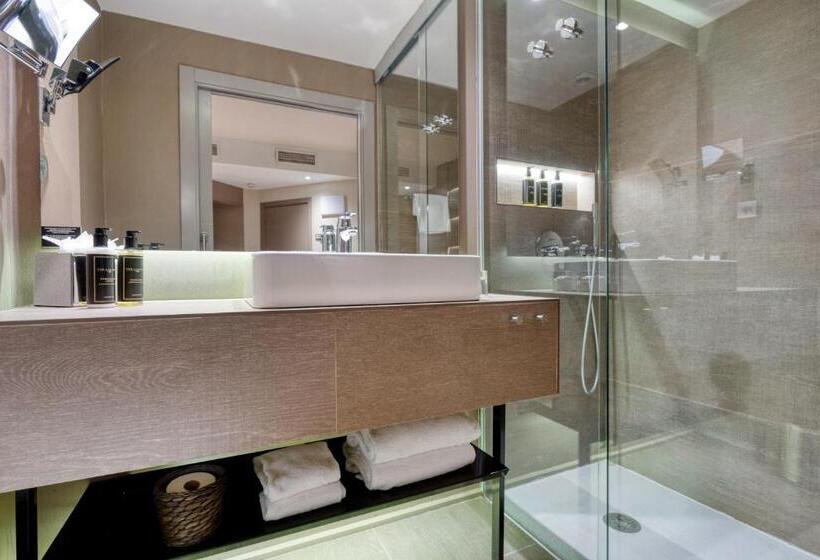 اتاق عادی, America Barcelona