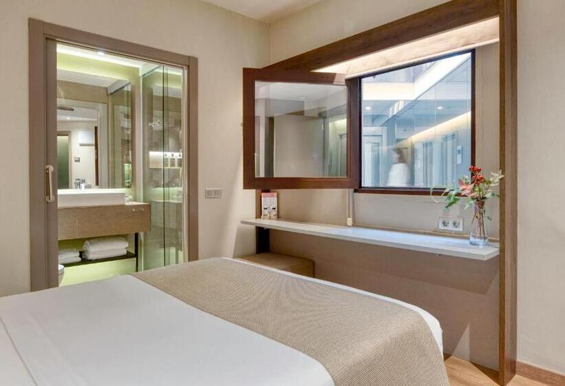 اتاق عادی, America Barcelona