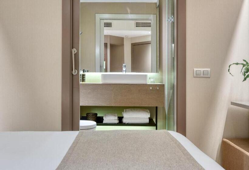 اتاق عادی, America Barcelona