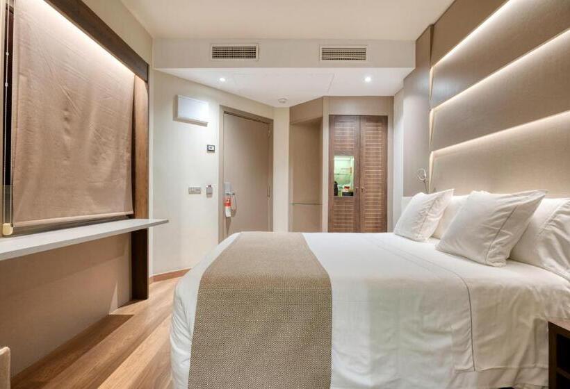 اتاق عادی, America Barcelona