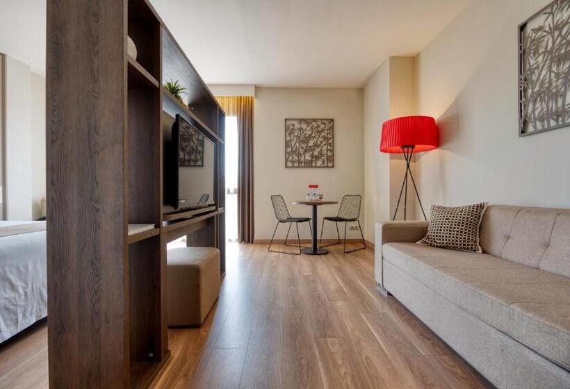 سوییت جونیور, America Barcelona