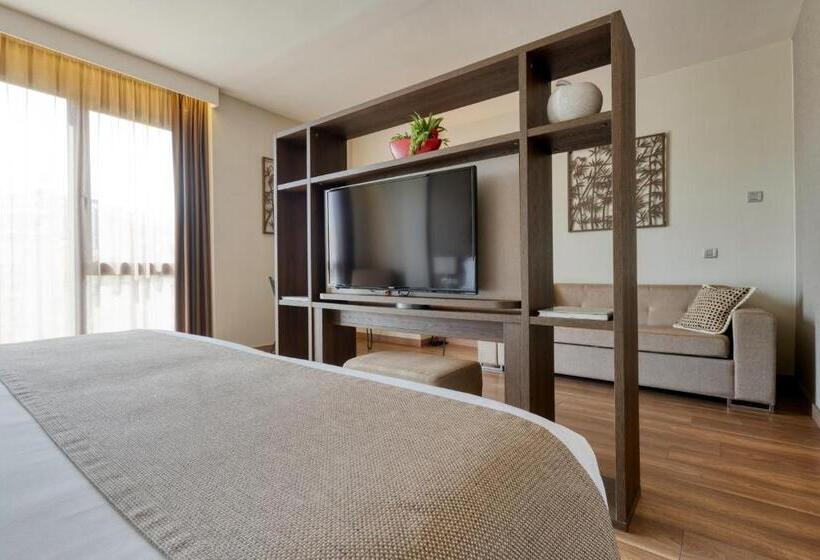 سوییت جونیور, America Barcelona