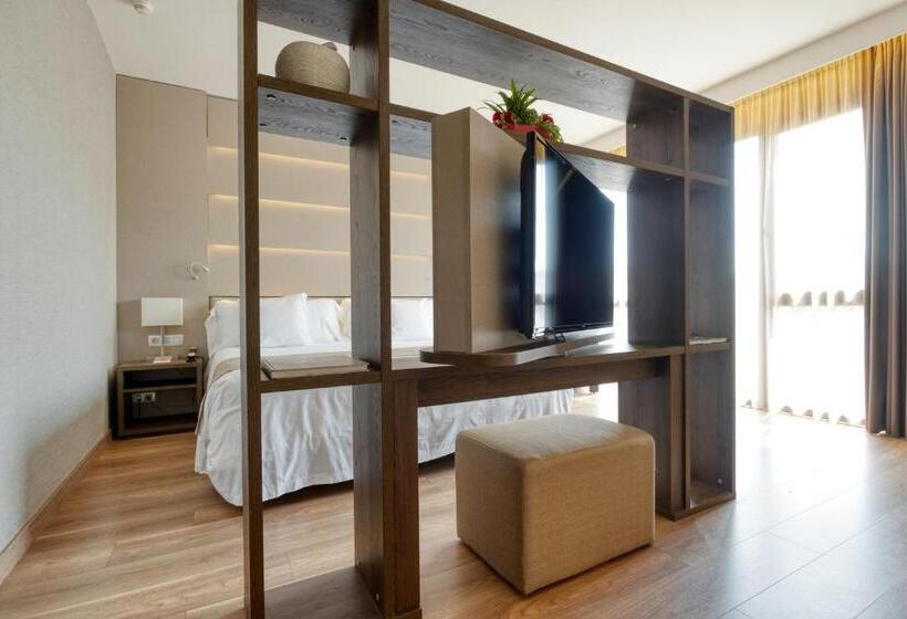 سوییت جونیور, America Barcelona