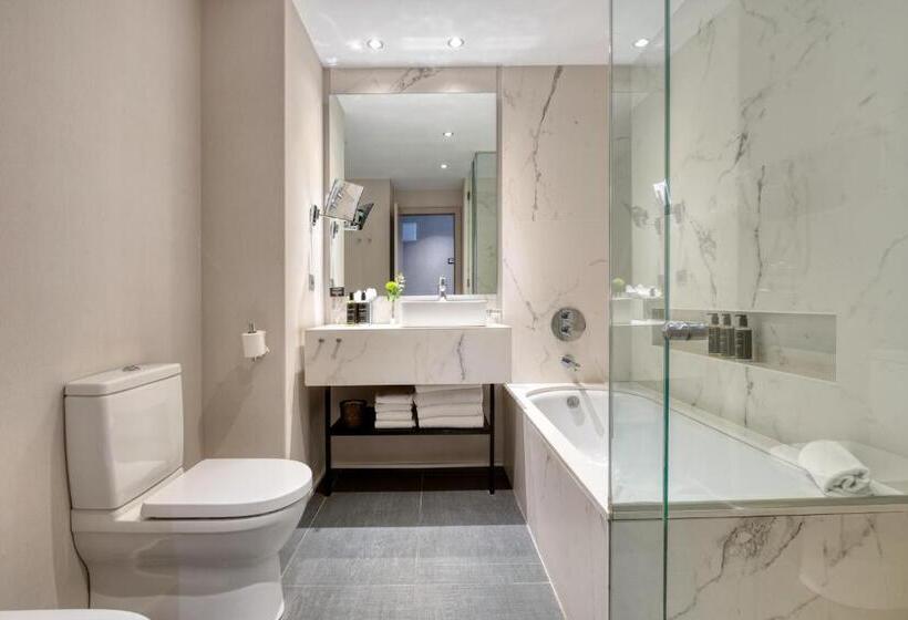 سوییت جونیور, America Barcelona