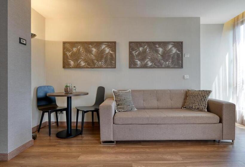 سوییت جونیور, America Barcelona