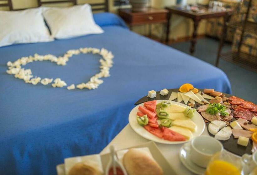 스위트, Antequera Hills