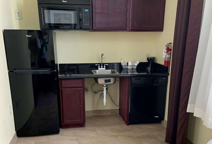 جناح لذوى الاحتياجات الخاصة, Best Western Airport Inn & Suites Cleveland