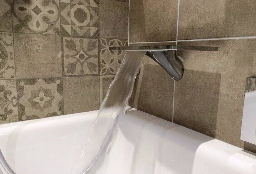 جناح جونيور, Best Western Plus Hôtel D Angleterre