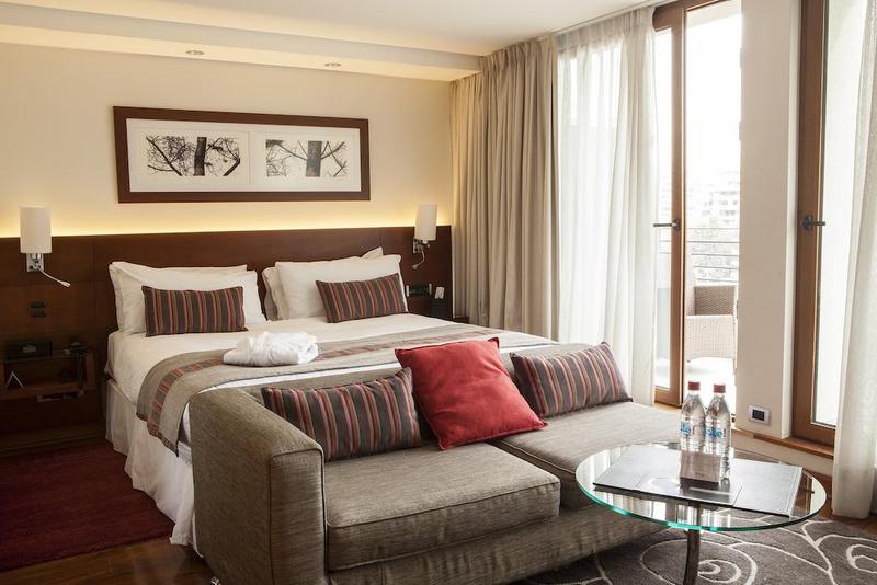 מיטת קינג בסוויטה, Best Western Plus Hill Country Suites   San Antonio