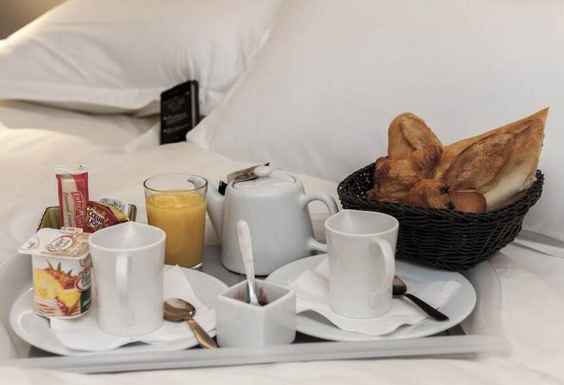 Номер Стандарт Трехместный, Brit Hotel Avignon Sud Le Calendal