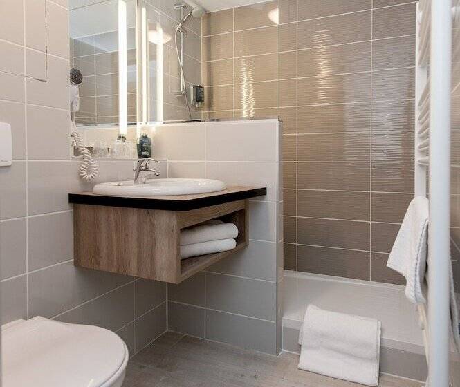 Семейный Номер, Brit Hotel Avignon Sud Le Calendal