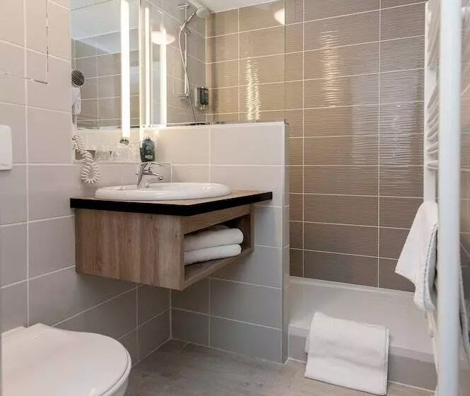 ファミリールーム, Brit Hotel Avignon Sud Le Calendal