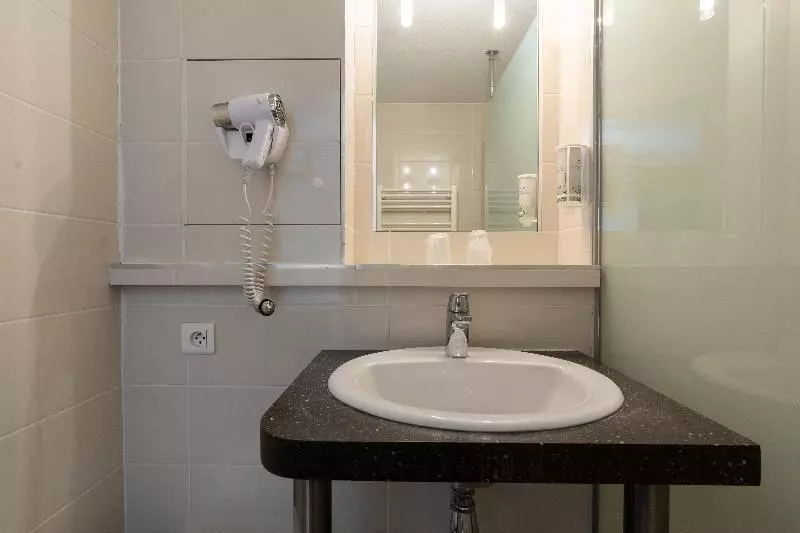 スーペリアールーム, Brit Hotel Avignon Sud Le Calendal