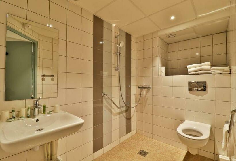 标准三人间, Du Pin Nice Port