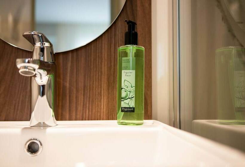 标准间, Du Pin Nice Port