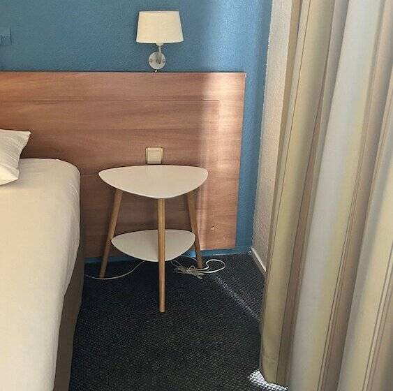 Номер Стандарт, Kyriad Marne La Vallee Torcy