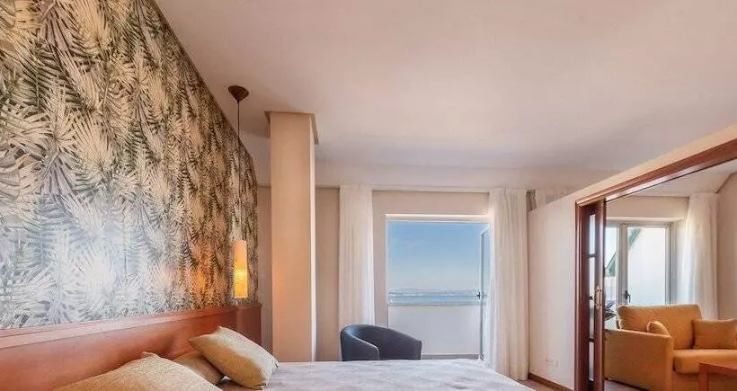 سوییت جونیور, Norat Palmeira Playa