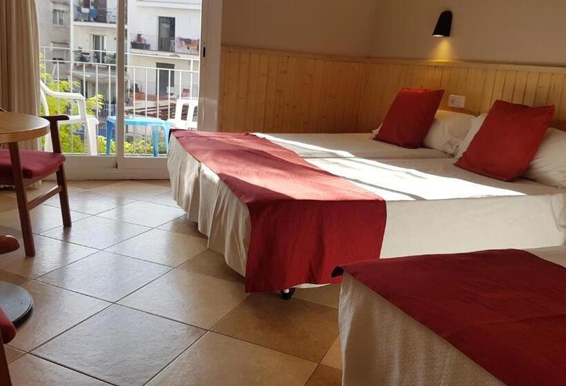 标准三人间, Piccadilly Sitges