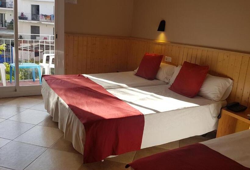 标准三人间, Piccadilly Sitges