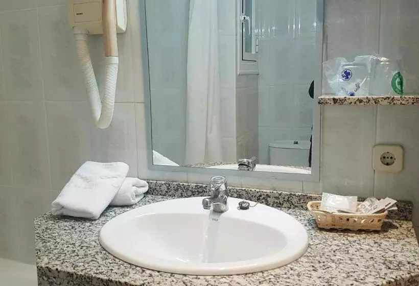 Balkonlu Standart Oda, Piccadilly Sitges