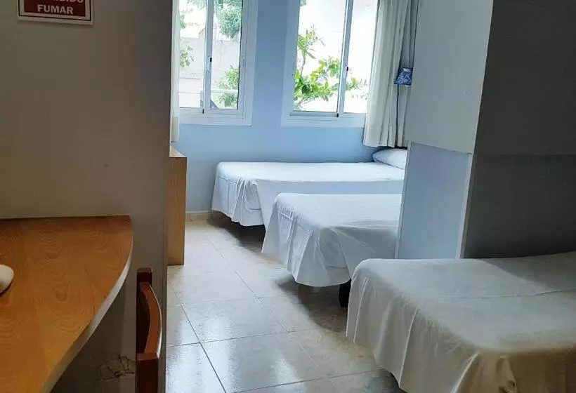 Standart Oda, Piccadilly Sitges