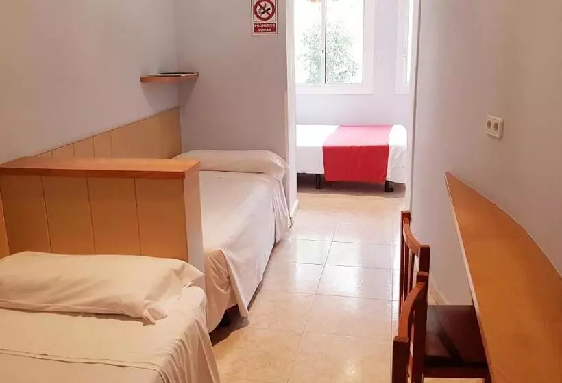 Standart Oda, Piccadilly Sitges