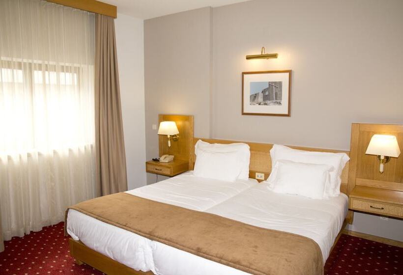 غرفة قياسية, Rainha D. Amelia, Arts & Leisure