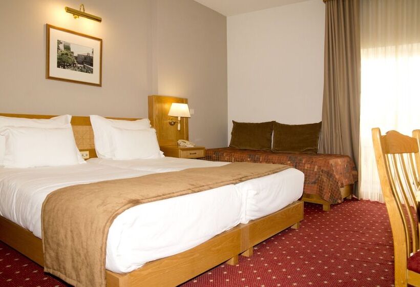 غرفة قياسية ثلاثية, Rainha D. Amelia, Arts & Leisure