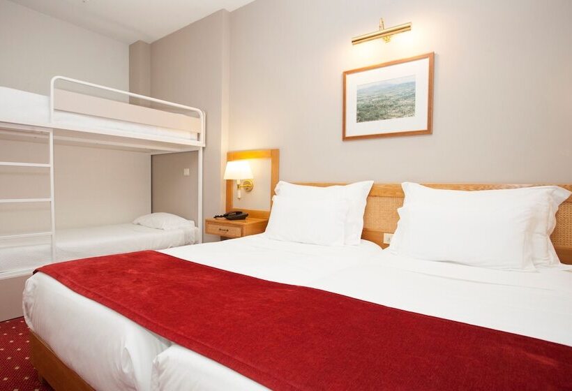 غرفة عائلية, Rainha D. Amelia, Arts & Leisure