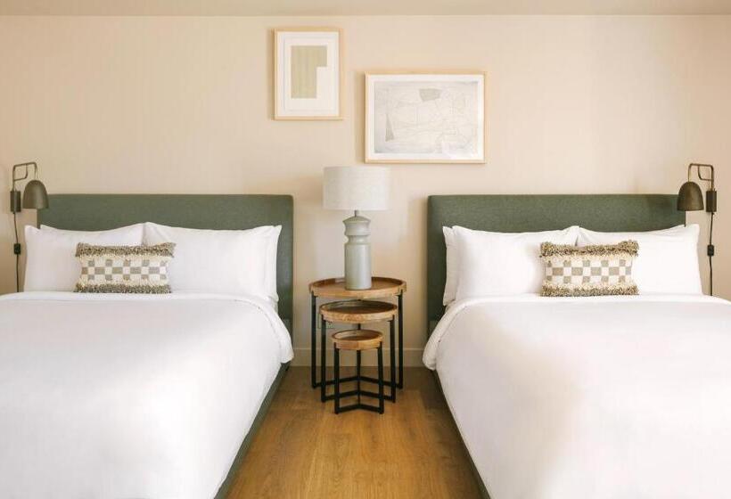 غرفة قياسية لذوى الاحتياجات الخاصة, Sonder Solarena