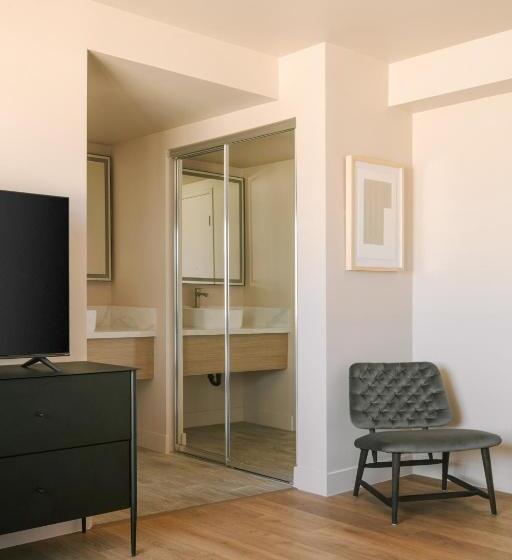 غرفة قياسية, Sonder Solarena