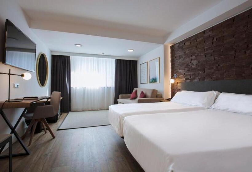 اتاق لوکس, YOMO Centric