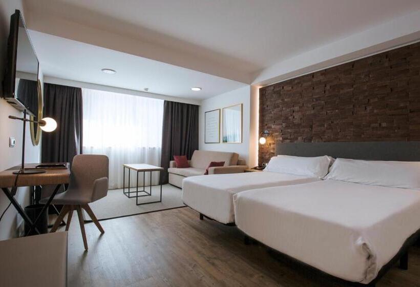 اتاق لوکس, YOMO Centric