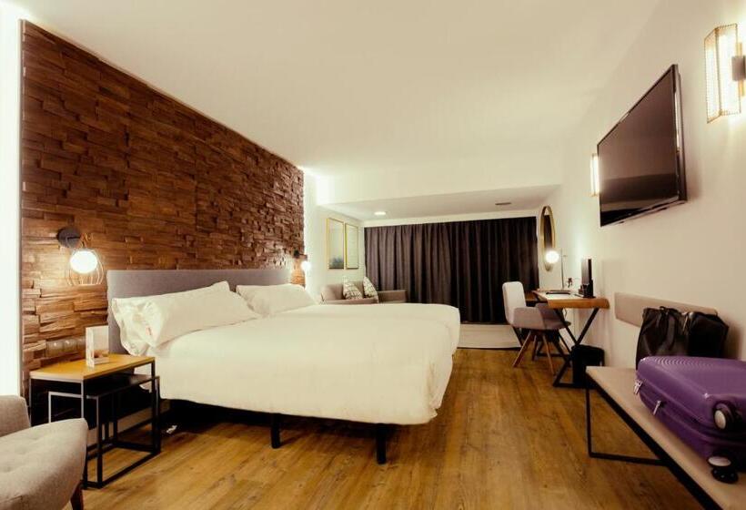 اتاق لوکس, YOMO Centric