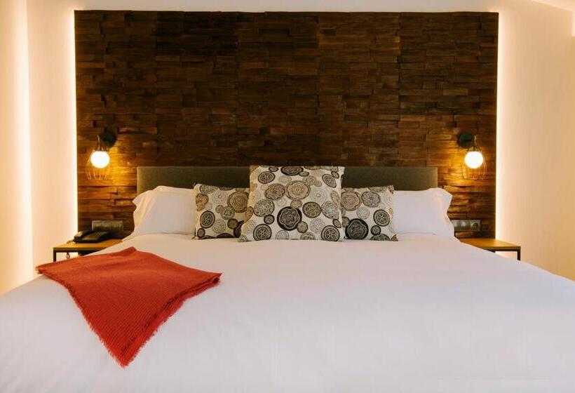 اتاق لوکس خانوادگی, YOMO Centric