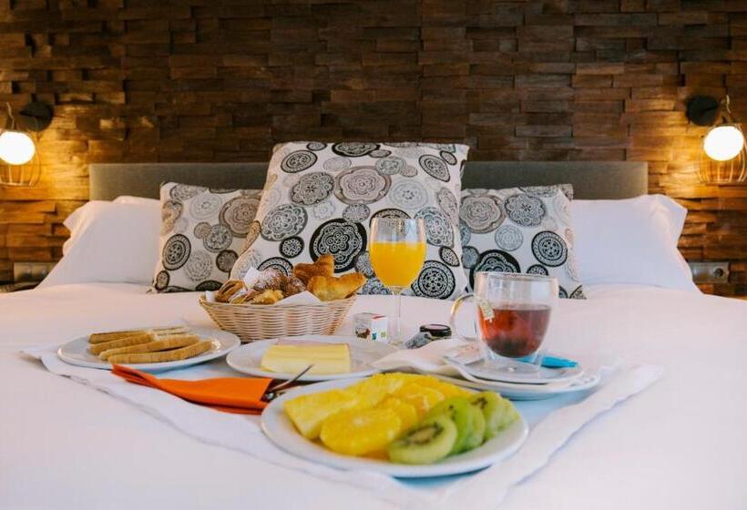 سوییت جونیور با چشمانداز شهر, YOMO Centric