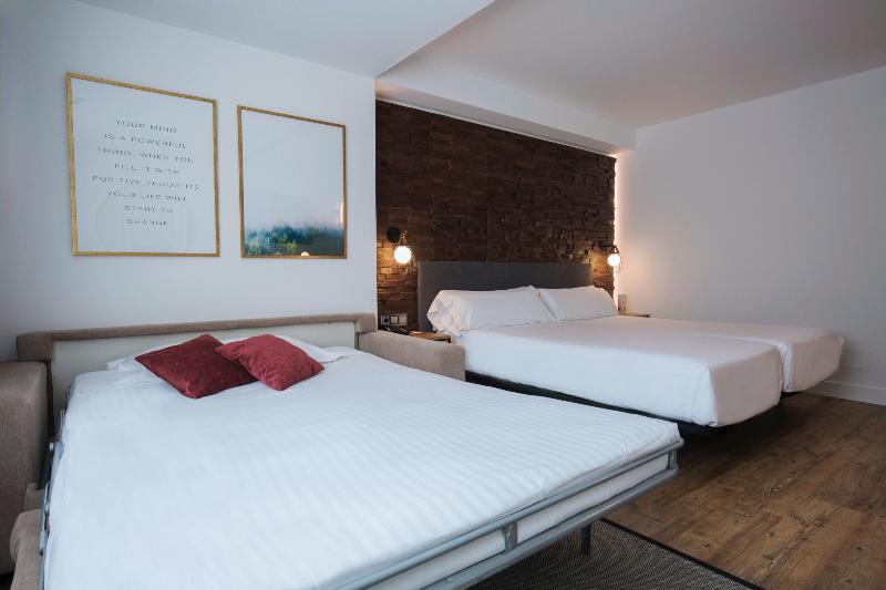 اتاق لوکس, YOMO Centric