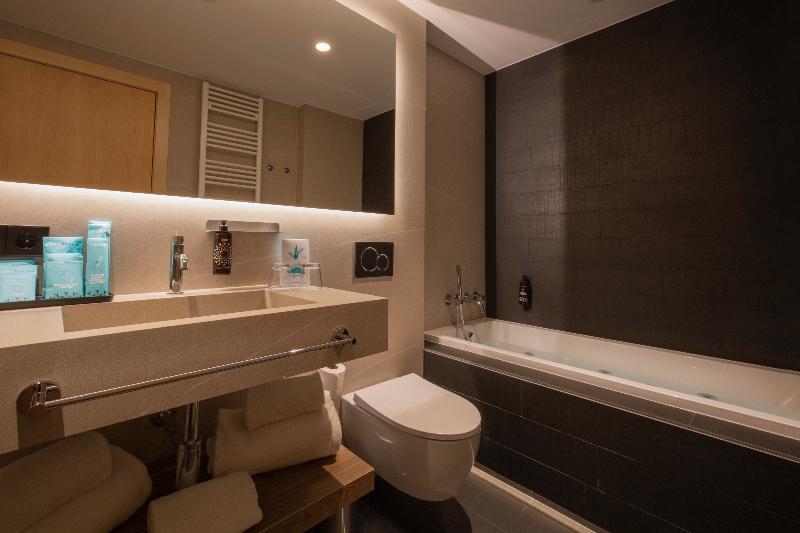 اتاق لوکس, YOMO Centric