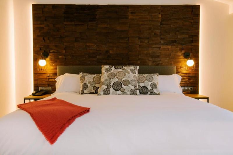 اتاق لوکس, YOMO Centric