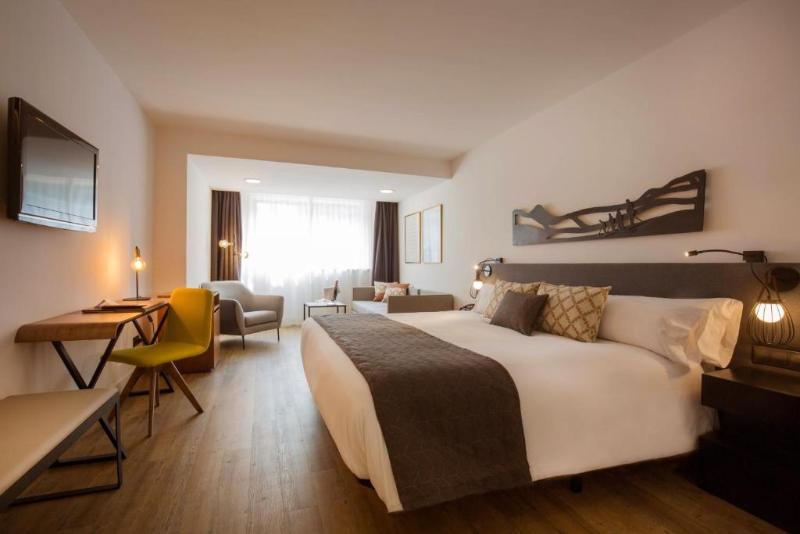 اتاق لوکس, YOMO Centric