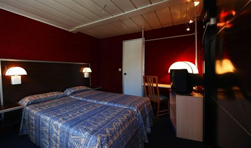 חדר אקונומי, Compostela Inn