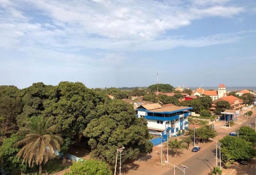 اتاق خانوادگی با چشم‌انداز دریا, Bissau Royal