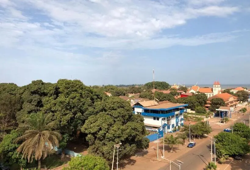 اتاق خانوادگی با چشم‌انداز دریا, Bissau Royal