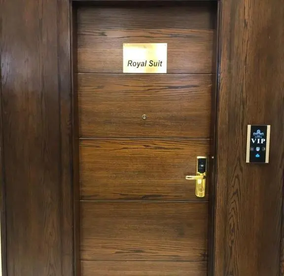 سوئیت با تخت بزرگ, Bissau Royal